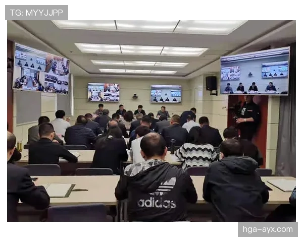 利兹联强化逼抢策略，防守效率显著提升表现抢眼