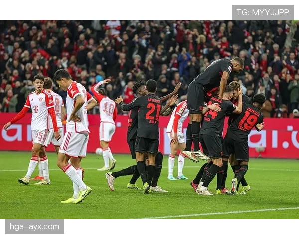 勒沃库森高效节奏领跑德甲,争冠形势愈发清晰 勒沃库森高效节奏领跑德甲,争冠形势愈发清晰