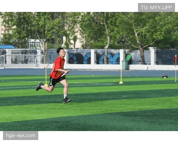 训练营点燃青春激情:新星球员蓄势待发,展现未来竞技潜力 训练营点燃青春激情:新星球员蓄势待发,展现未来竞技潜力