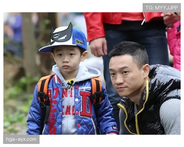 刷到杨威去菜市场被认出那段，奥运冠军和隔壁大叔的反差太魔性